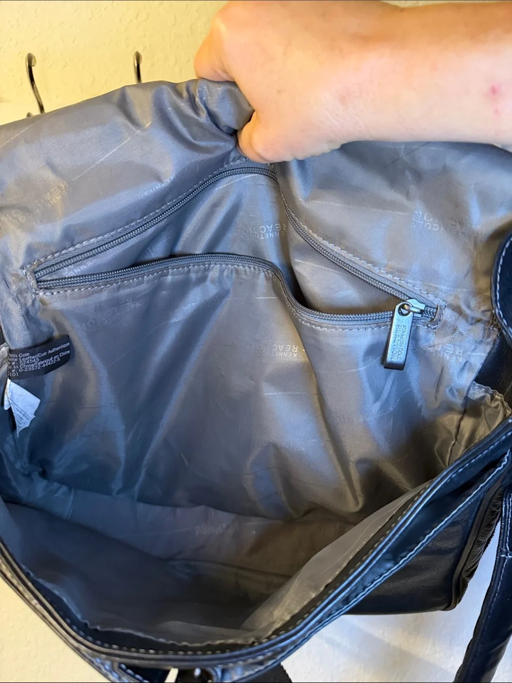 Kenneth Cole Reaction Black Leather Messenger Bag with Adjustable Strap